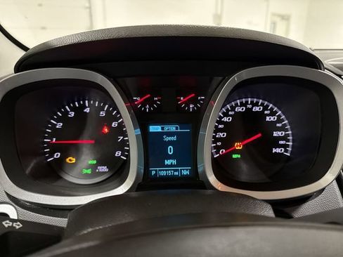Used 2017 Chevrolet Equinox LT w/ Convenience Package FWD image 12