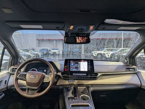 Certified 2023 Toyota Sienna Platinum image 13