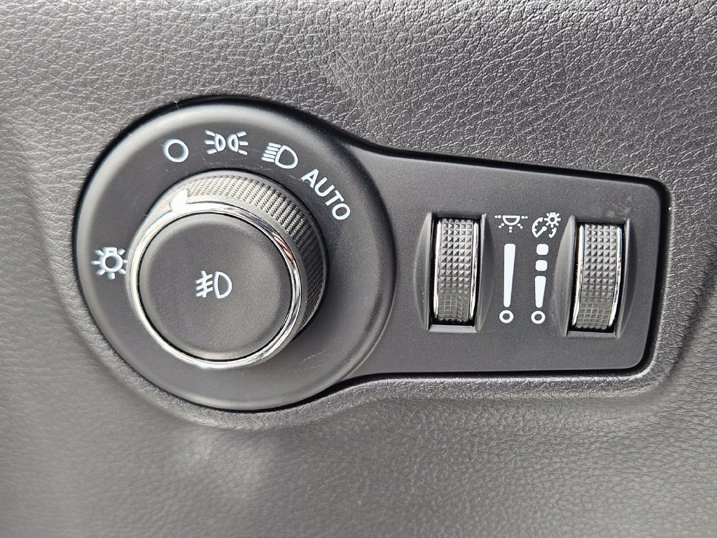 Used 2025 Jeep Compass Trailhawk AWD/4WD image 24