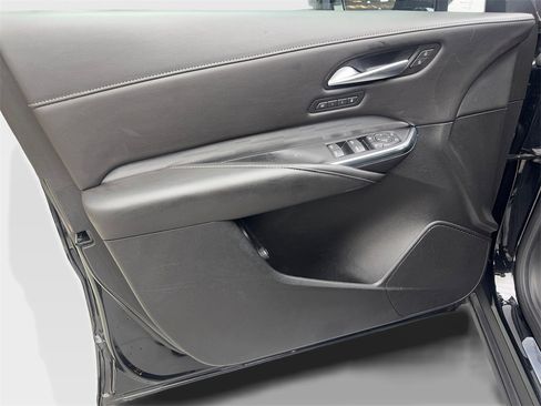 Used 2024 Cadillac XT4 Premium Luxury image 31