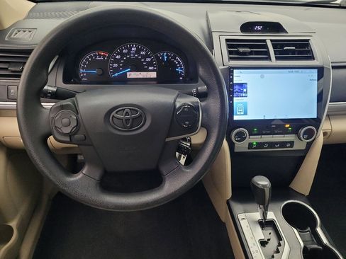 Used 2014 Toyota Camry L image 22
