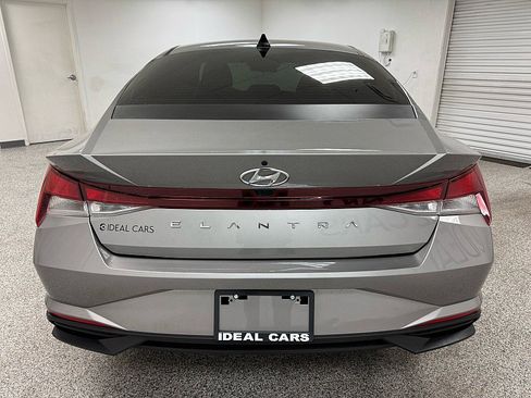 Used 2023 Hyundai Elantra SE image 6