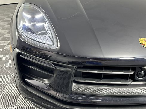 Certified 2025 Porsche Macan image 12