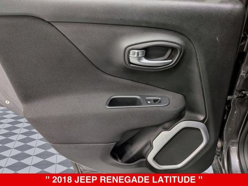 Used 2018 Jeep Renegade Latitude w/ Cold Weather Group AWD/4WD image 28