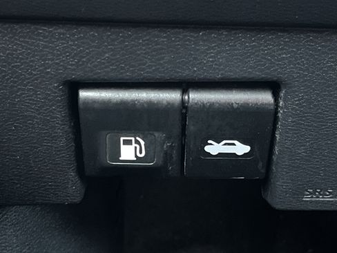 Used 2021 Nissan Versa SV image 12