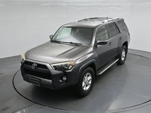 Used 2014 Toyota 4Runner SR5 RWD image 32