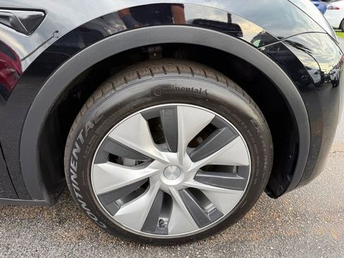 Used 2023 Tesla Model Y Long Range AWD/4WD image 33