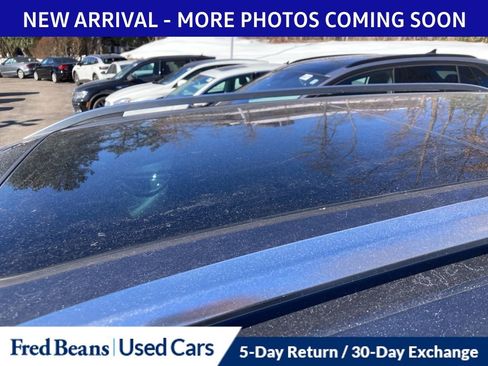 Certified 2022 Volkswagen Taos SEL w/ Panoramic Sunroof Package image 8