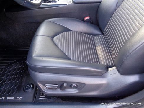 Used 2018 Toyota Camry SE w/ Convenience Package image 8