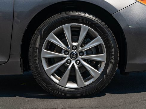 Used 2017 Toyota Camry XLE w/ Moonroof Package FWD image 6