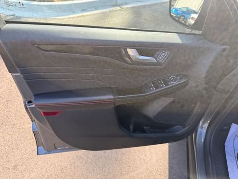 Used 2025 Ford Escape ST-Line image 4