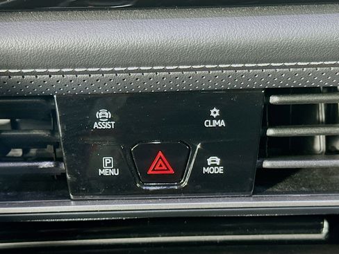 Used 2025 Volkswagen Atlas SE image 26