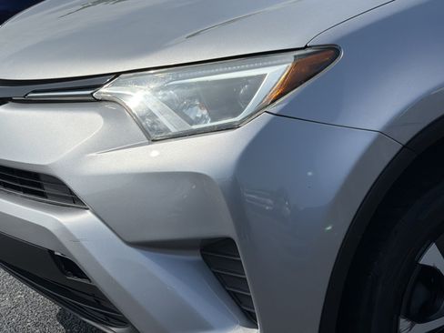 Used 2016 Toyota RAV4 LE FWD image 8