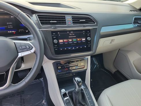 Certified 2023 Volkswagen Tiguan SE w/ Panoramic Sunroof Package FWD image 22