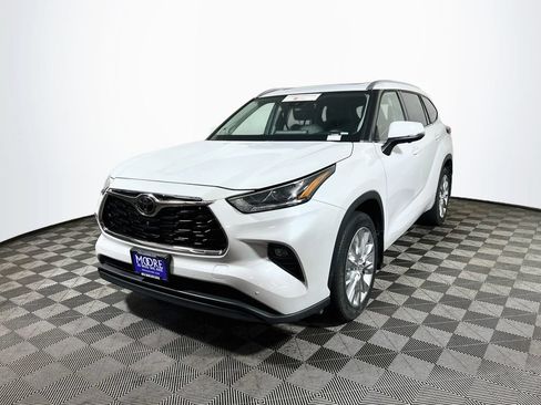Certified 2023 Toyota Highlander Limited AWD/4WD image 3