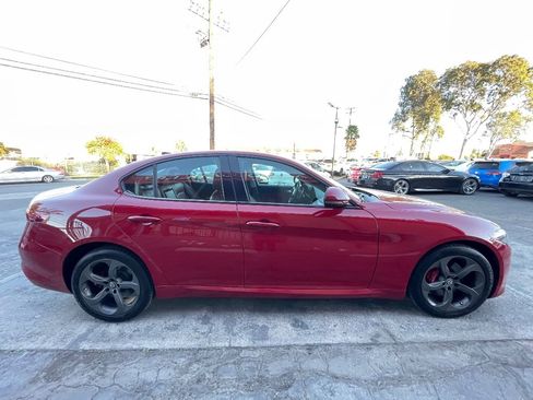 Used 2017 Alfa Romeo Giulia w/ Sport Appearance Package image 4