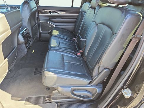 Used 2023 Jeep Wagoneer 4WD w/ Premium Group I image 19