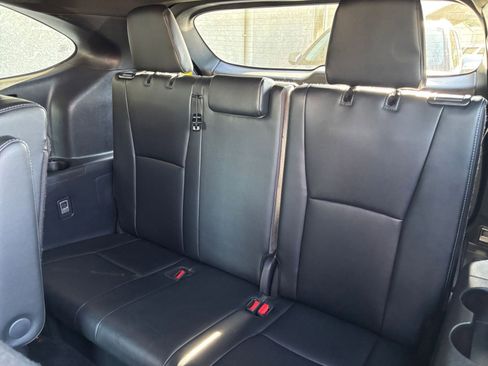 Used 2025 Toyota Highlander XSE AWD/4WD image 32