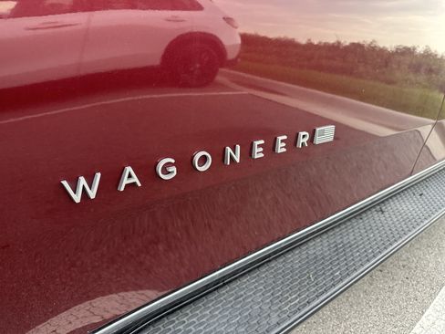 Used 2024 Jeep Wagoneer L Series II w/ Flexible Seating Group AWD/4WD image 9