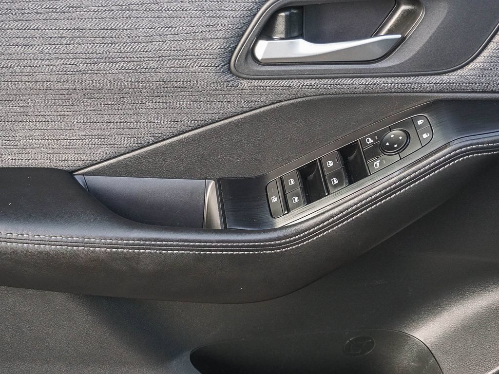 Used 2021 Nissan Rogue SV AWD/4WD image 19