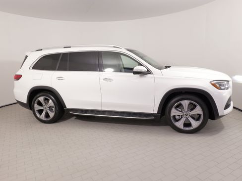 Used 2022 Mercedes-Benz GLS 450 4MATIC image 10