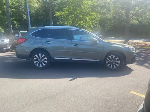 Used 2019 Subaru Outback 3.6R Touring AWD/4WD image 16
