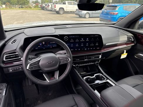 New 2026 Chevrolet Traverse Z71 w/ Driver Confidence Package AWD/4WD image 10