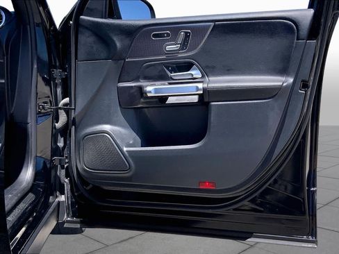 Used 2023 Mercedes-Benz GLB 250 image 22