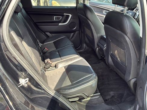 Used 2018 Land Rover Discovery Sport SE image 16