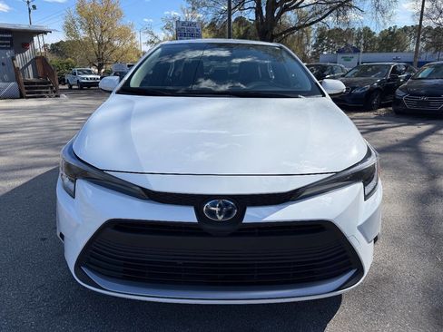 Used 2023 Toyota Corolla XLE image 2