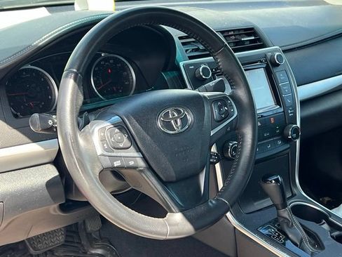 Used 2016 Toyota Camry SE w/ Moonroof Package FWD image 14