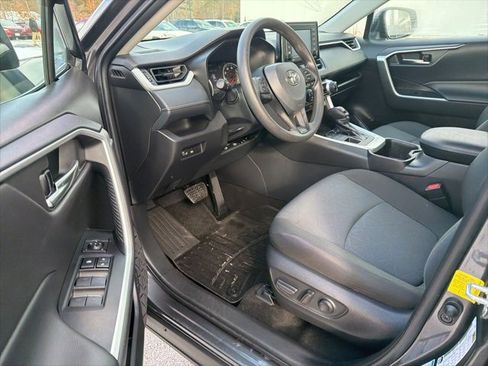 Used 2022 Toyota RAV4 XLE image 19
