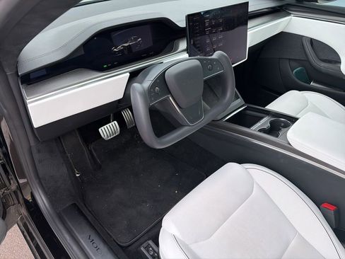Used 2023 Tesla Model S Plaid image 8