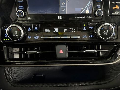 Used 2020 Toyota Highlander Limited AWD/4WD image 38