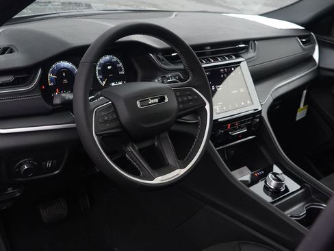 New 2025 Jeep Grand Cherokee L Altitude image 49