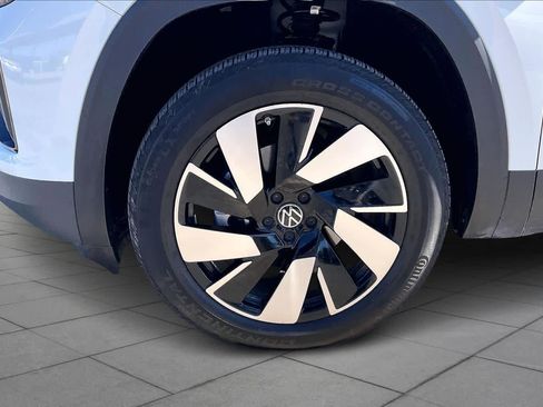 Used 2025 Volkswagen Atlas Cross Sport SE image 11