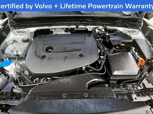 Certified 2025 Volvo XC40 B5 Core image 12