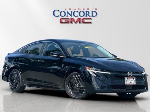 Used 2026 Nissan Sentra SR w/ Floor Mat Package FWD image 1