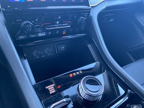 Used 2023 Jeep Grand Cherokee L Limited w/ Black Appearance Package image 31