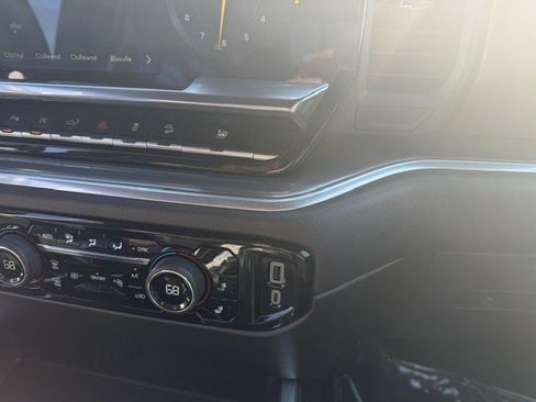 Used 2026 Chevrolet Silverado 1500 High Country w/ Technology Package AWD/4WD image 31