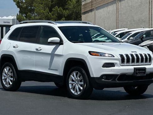 Used 2016 Jeep Cherokee Limited w/ Luxury Group AWD/4WD image 5