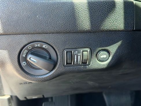 Used 2019 Dodge Charger SXT RWD image 18