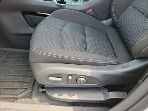 Used 2024 GMC Terrain SLE w/ Driver Convenience Package FWD image 15