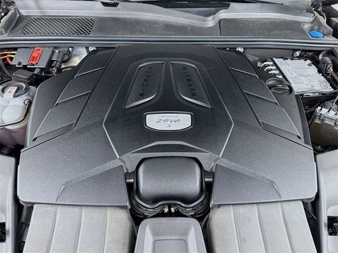 Used 2023 Porsche Cayenne S image 32