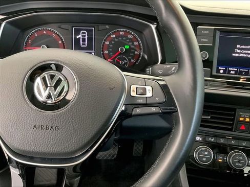 Used 2019 Volkswagen Jetta SE w/ Cold Weather Package FWD image 14