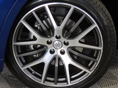 Used 2022 Maserati Levante GT AWD/4WD image 7
