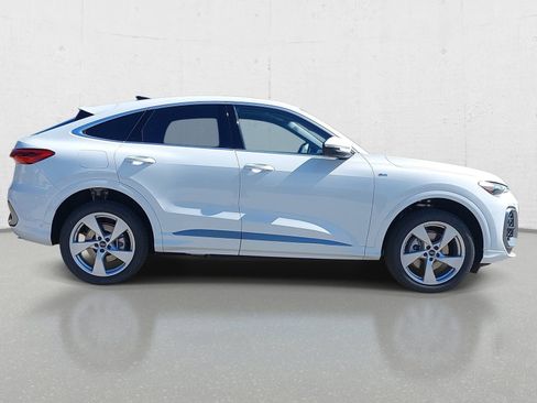 New 2026 Audi Q5 Premium Plus AWD/4WD image 4