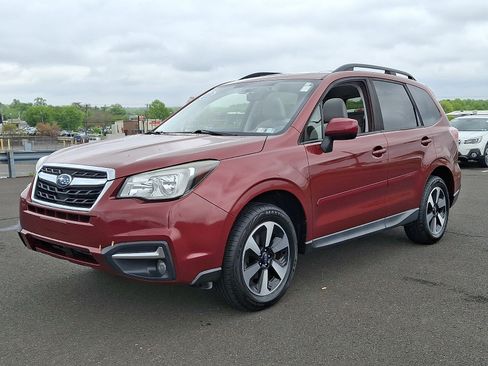 Used 2017 Subaru Forester 2.5i Premium AWD/4WD image 3