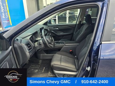 Used 2025 Nissan Rogue SV FWD image 10