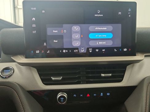 Used 2025 Ford Explorer Active AWD/4WD image 28